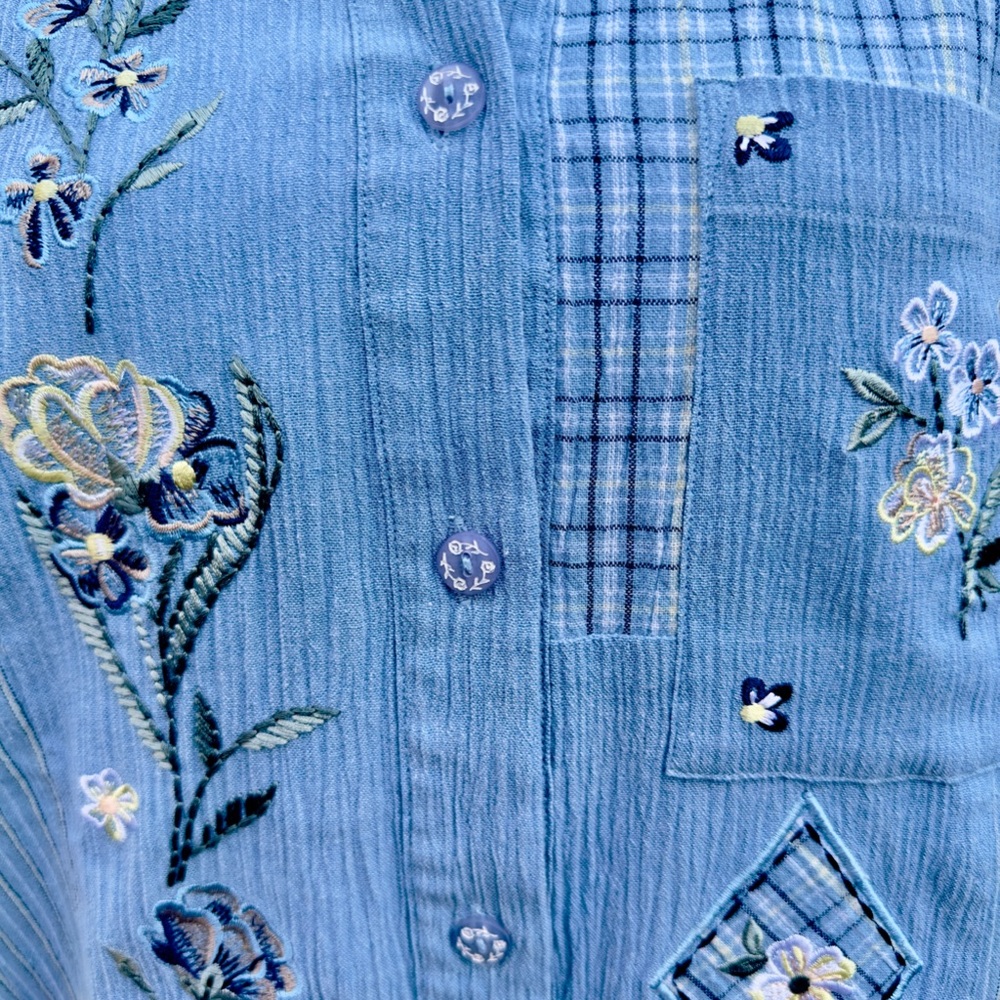 Vintage Napa Valley Denim Blue Floral Embroidered Crinkle Gauze Button Up Top -M - Picture 6 of 16